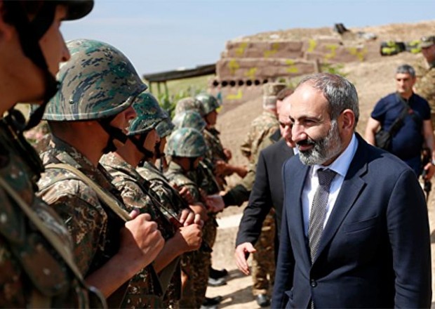 Bütün hərbçilər Paşinyanın istefasını tələb edir