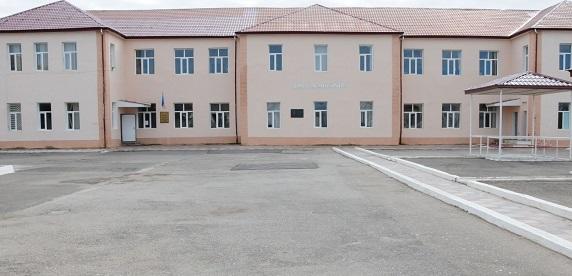Müəllimləri koronaya yoluxan məktəbi niyə bağlamırlar?