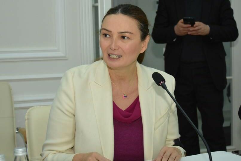Qənirə Paşayeva tanınmış ziyalılarla görüşdü
