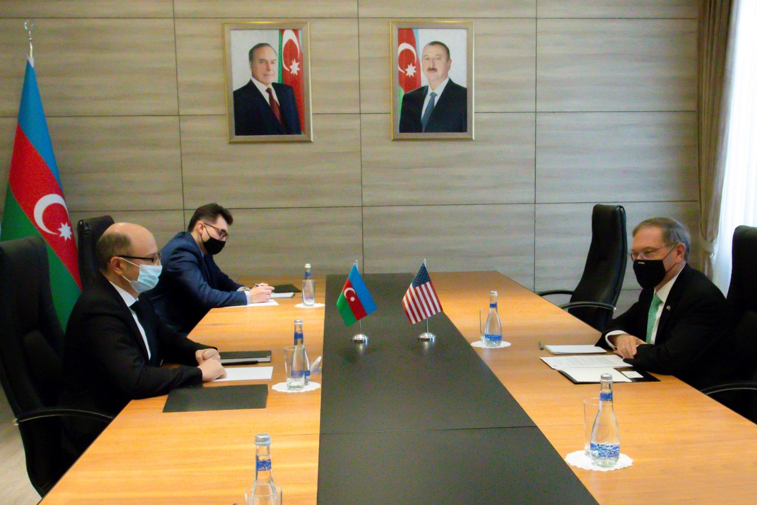 Pərviz Şahbazov ABŞ səfiri ilə görüşdü