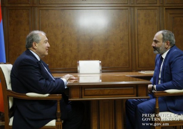 Paşinyan və Sarkisyan növbədənkənar seçkiləri müzakirə ediblər