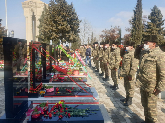 Hərbçilər şəhidlərin məzarlarını ziyarət etdilər
