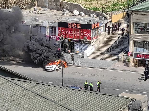 Nizami rayonunda avtomobil yanıb - FOTO