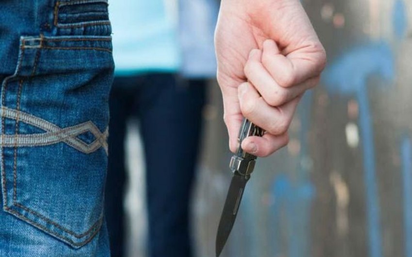 Bakıda 34 yaşlı kişi kürəyindən bıçaqlandı