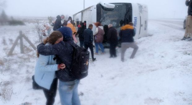 Türkiyədə turistləri daşıyan avtobuslar aşdı - VİDEO