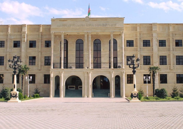 Bu icra hakimiyyətinin qarşısında intihara cəhd
