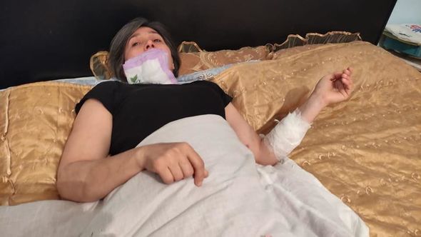 “Azərsu” işçiləri ilə mübahisə edən qadın özünü bıçaqladı - FOTO