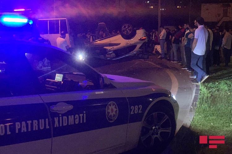 Bakıda aşan “Porsche”ni görün kim sürüb? - VİDEO/FOTO