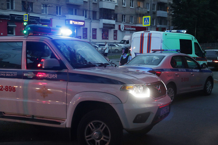 Bir nəfər yaşayış binasının pəncərəsindən atəş açıb, yaralılar var