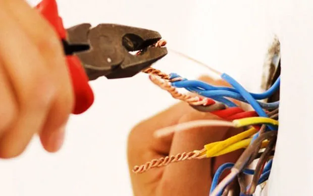 Hamilə qadın elektrik cərəyanı vurması nəticəsində ölüb