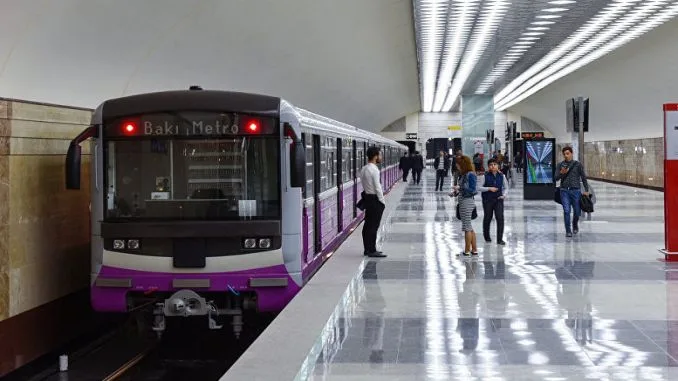 Bakı metrosunda qadın qatar yoluna DÜŞDÜ