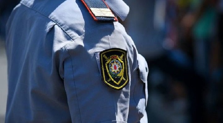 Sabirabadda sürücü cərimələndiyi üçün polislərə HÜCUM ETDİ