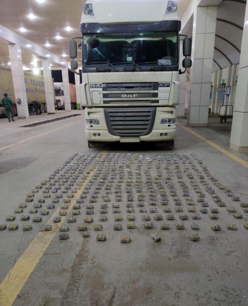Gömrükçülər külli miqdarda dərman preparatı müsadirə etdi - FOTO