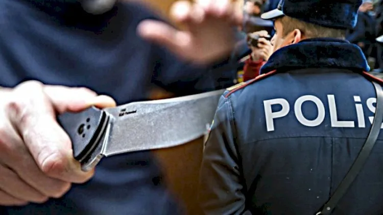 Azərbaycanda polis bıçaqlandı