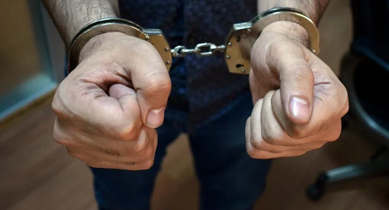 Narkotiki torpağa basdıran şəxs saxlanıldı