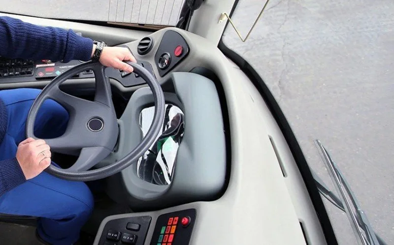 Avtobus sürücüsünü döyüb burnunu sındırdılar