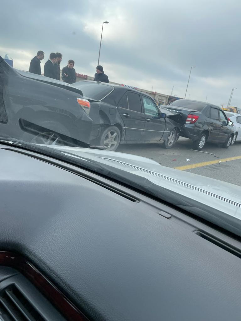 Bakıda qəza tıxac yaratdı - FOTO