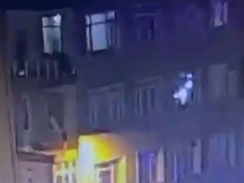 Keçmiş sevgilisinin gözü qarşısında intihar etdi - VİDEO
