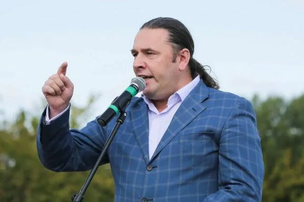 Sabiq deputat döyüldü - FOTO