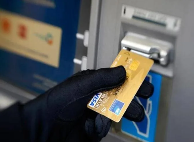 Vətəndaşın cibindən bank kartını oğurlayan şəxs saxlanıldı