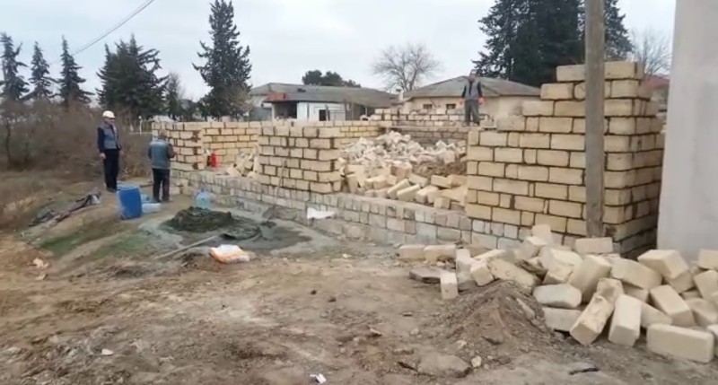 Biləsuvarda qanunsuz tikintinin qarşısı alındı - VİDEO