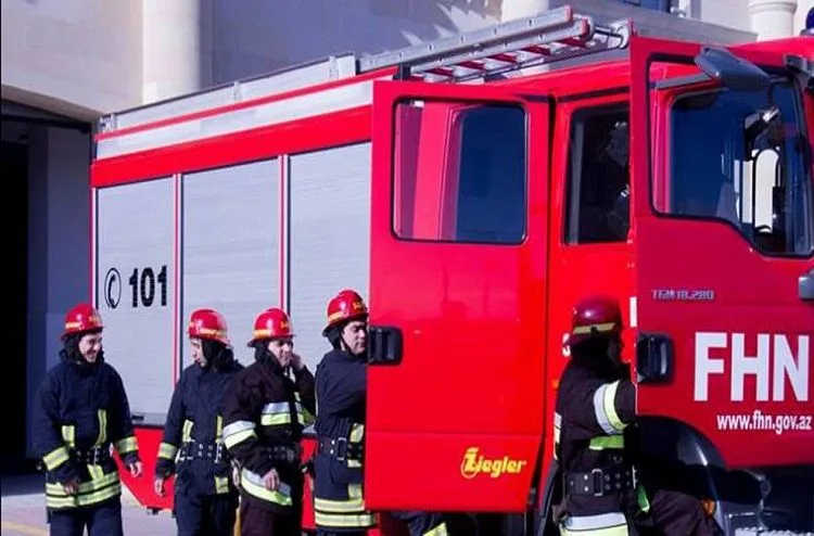 Bakıda ikimərtəbəli mağazada YANĞIN