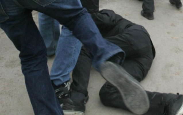 Narkotik satmaq istəmədiyinə görə döyülüb, şantaj edildi