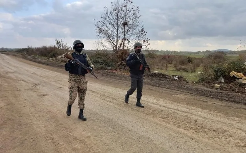 Polis azad edilmiş ərazilərə keçmək istəyən yeniyetməni saxladı - FOTO