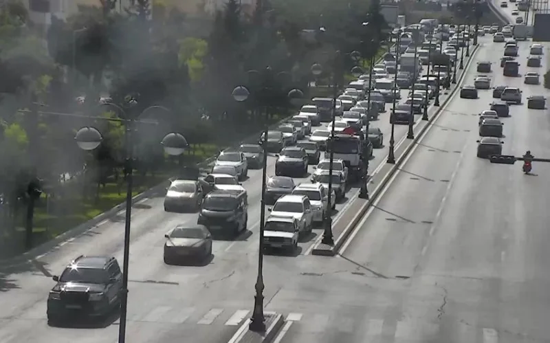 Avtomobilin nasaz olması səbəbindən yolda tıxac yarandı