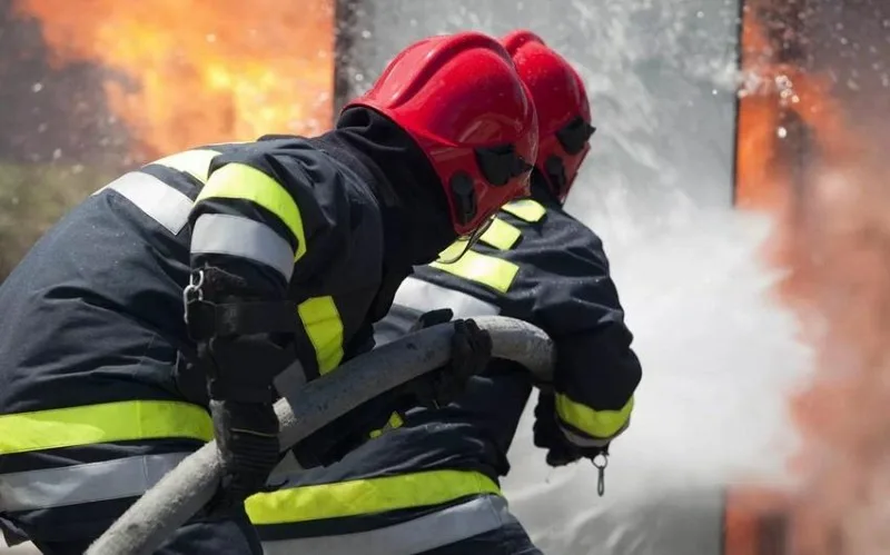 Şabranda ekskavator elektrik dirəyinə çırpıldı - Yanğın oldu
