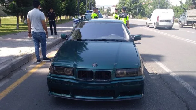 Nömrəsiz avtomobil idarə edən sürücülər cərimələndi