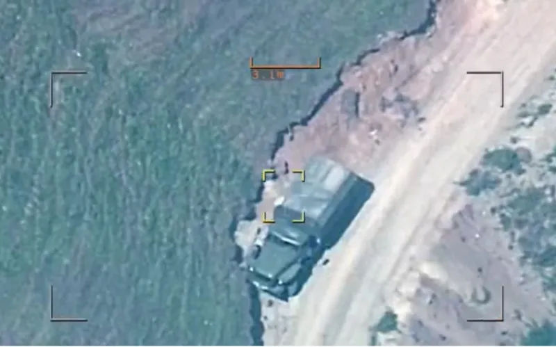 Ordumuz erməni terrorçularının avtomobilini MƏHV ETDİ - VİDEO