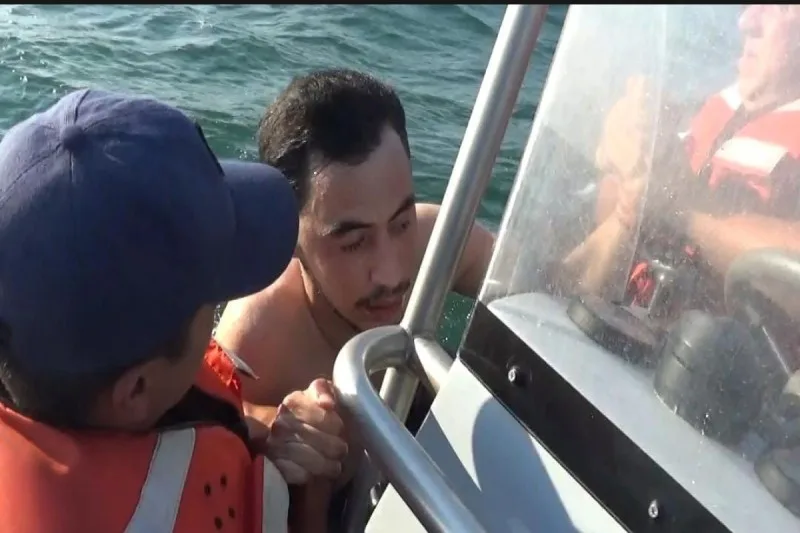 Dənizdə batma təhlükəsi ilə üzləşən 2 nəfər xilas edildi