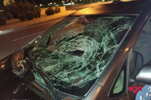 Bakıda taksi üç piyadanı vurub, ölən və yaralananlar var