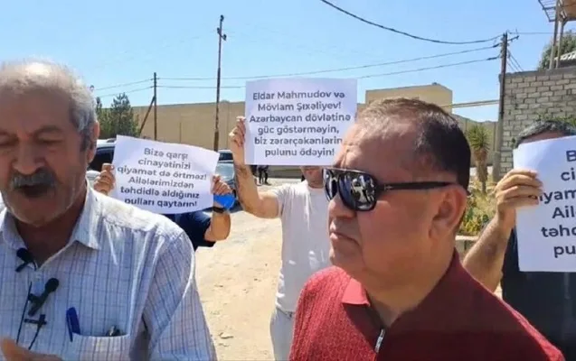 Sabiq nazirin villasının qarşısında ETİRAZ - FOTO