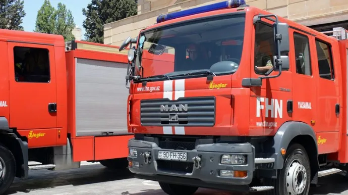Bakıda çoxmərtəbəli yaşayış binasında YANĞIN - Sakinlər təxliyə edildi (YENİLƏNİB)