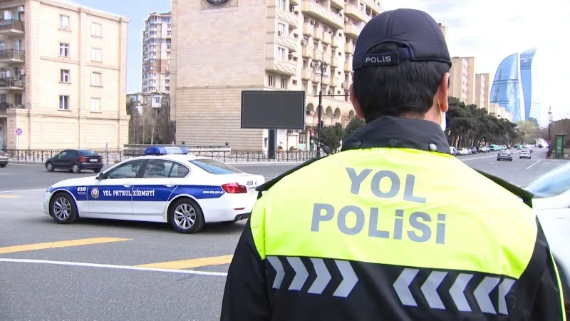 Bakıda polisi maşın vurdu