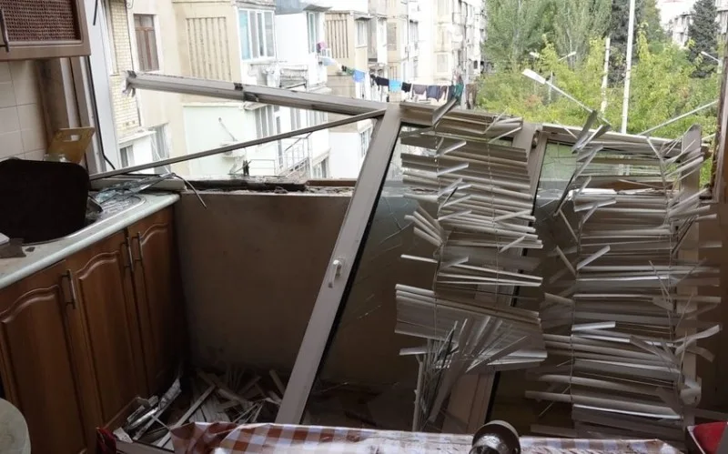 Bakıda yaşayış binasında partlayış - xəsarət alan var + YENİLƏNİB