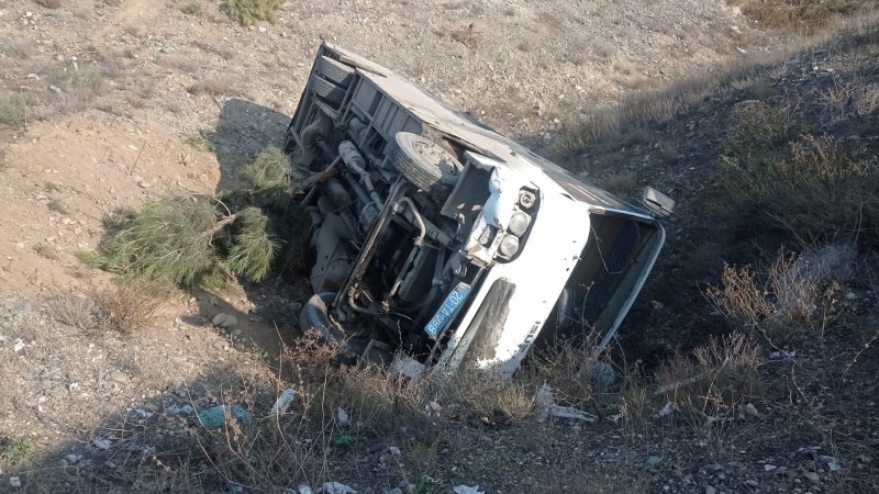 Sərnişin avtobusu aşdı - FOTOLAR