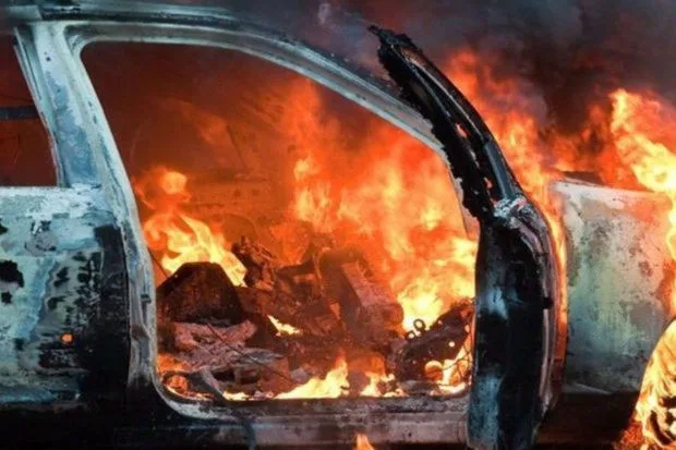 Gəncədə “Opel” markalı avtomobil yanıb
