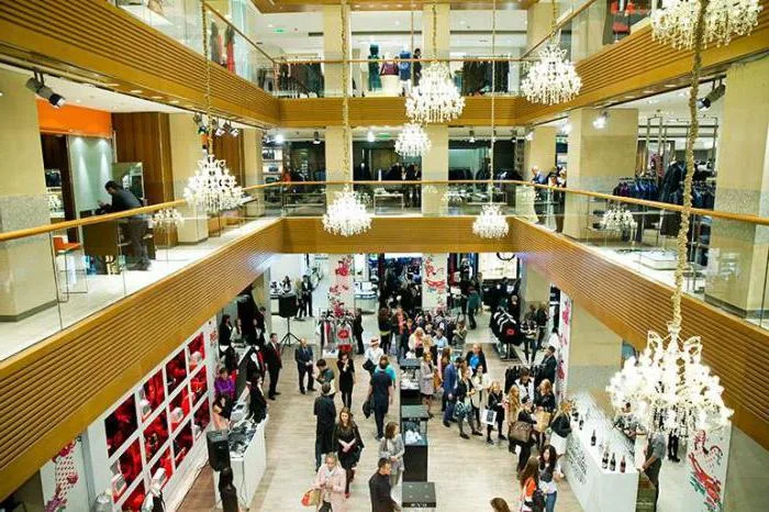 Naxçıvanda ticarət mərkəzindən oğurluq edən qadın saxlanıldı