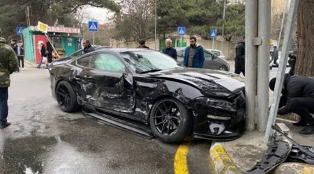 Bakıda lüks avtomobillər toqquşdu - FOTOLAR