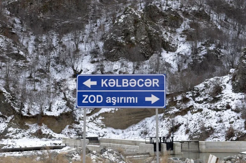 Zod aşırımında traktor aşdı - sürücünün ayağı kəsildi