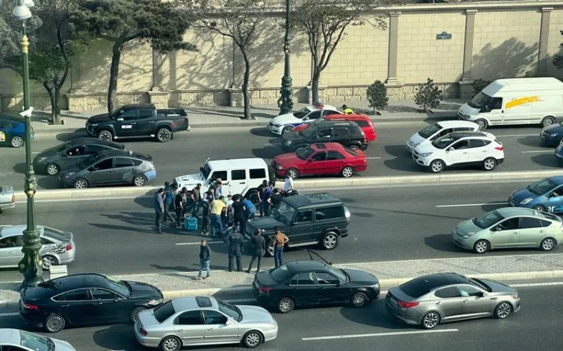 Avtomobillə motosiklet toqquşdu - FOTO
