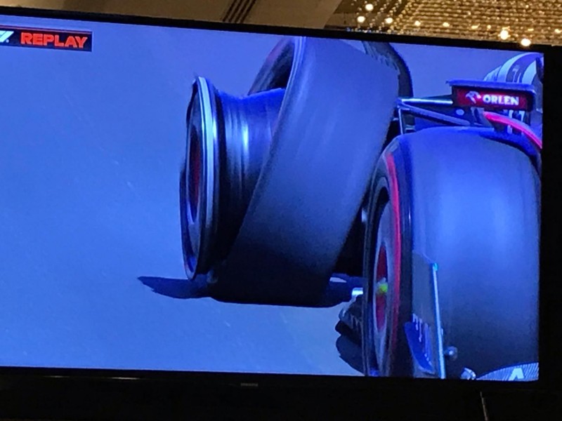 “Formula-1”də İLK QƏZA - FOTOLAR