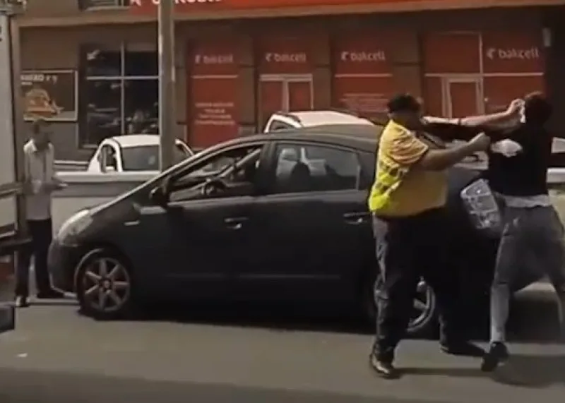 Bakıda "parkovşik"lə sürücü arasında dava - VİDEO