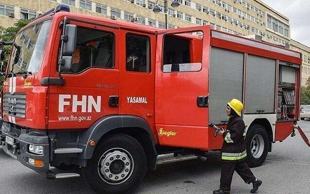 Bakıda çoxmərtəbəli binada yanğın olub - ölən var