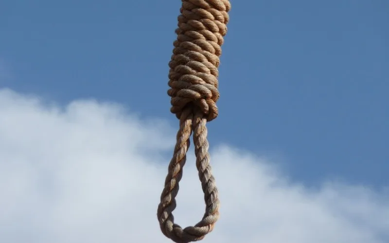 Daşkəsəndə yeniyetmə qız özünü asdı