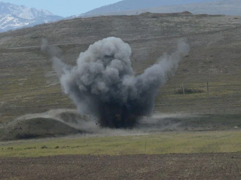 Laçında ekskavator tank əleyhinə MİNAYA DÜŞDÜ