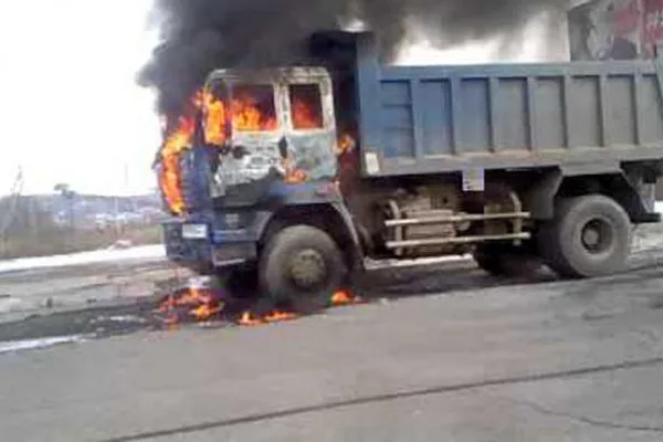 Naxçıvanda "KamAZ" yandı